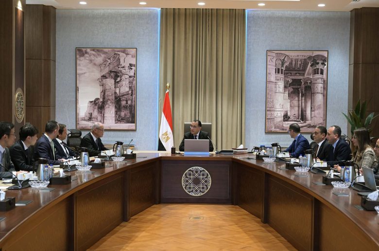 اجتماع رئيس الوزراء مع مسئولي شركة نيسان العالمية