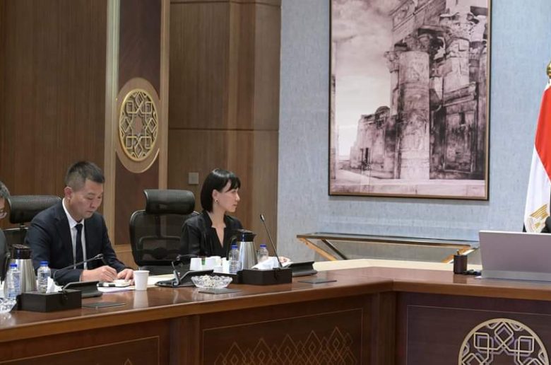 رئيس الوزراء يشيد بمجال عمل «نيو هوب» الصينية ويستعرض فرص الاستثمار المتاحة