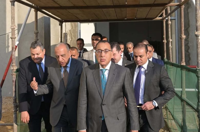 رئيس الوزراء يشدد على الالتزام بالجداول الزمنية لمحطة الربط الكهربائي المصري السعودي 