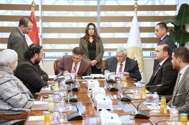 وزارة التنمية المحلية وكلية الهندسة جامعة القاهرة توقعان بروتوكول تعاون 