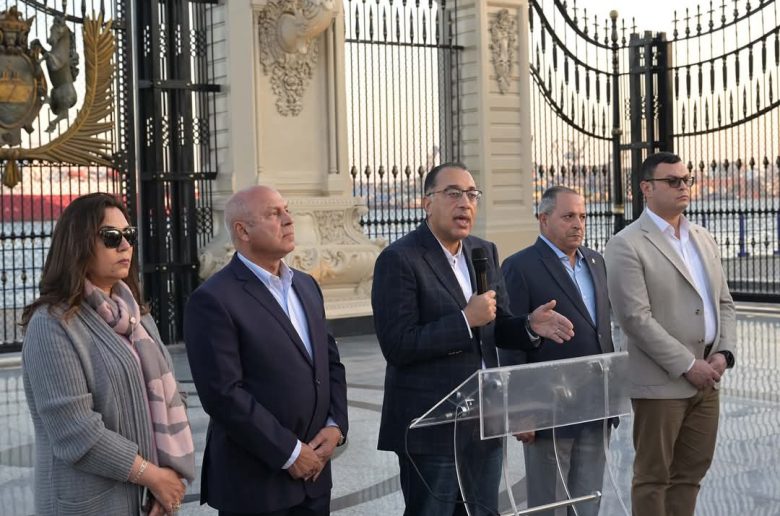 رئيس الوزراء يؤكد توجيهات رئاسية دائمة بضرورة استمرار عمليات البناء والتنمية