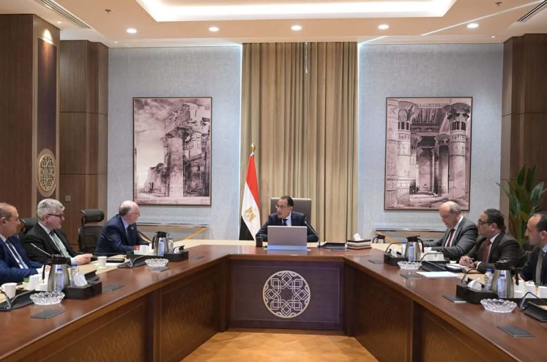 رئيس الوزراء: الحكومة المصرية تبذل جهودا لتحسين منظومة أمن وسلامة الطيران