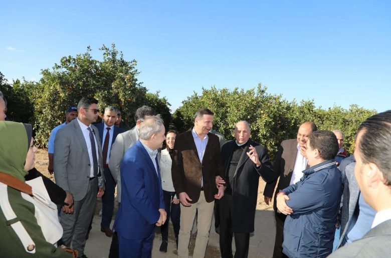 وزير الزراعة ونظيره الأردني ومحافظ البحيرة يتفقدون مزرعة تصدير موالح بالنوبارية 