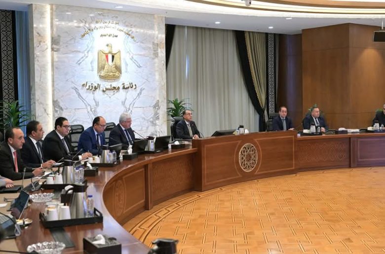 رئيس الوزراء يتابع الموقف التنفيذي لمستشفى «500500»