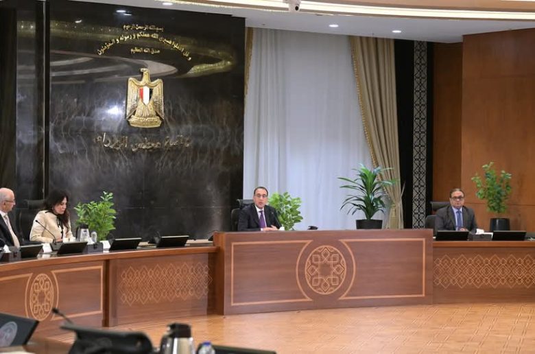 رئيس الوزراء: تشكيل مجموعات استشارية الوزراء لبحث كل مقترحات المستثمرين