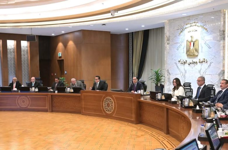 رئيس الوزراء: يوجه بالتوسع في نموذج «سوق اليوم الواحد وتنظيمه على يومين