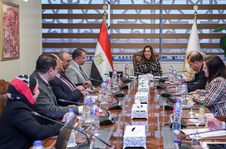 وزيرة التنمية المحلية تتابع مقترحات رفع الكفاءة العمرانية لبعض المناطق التجارية