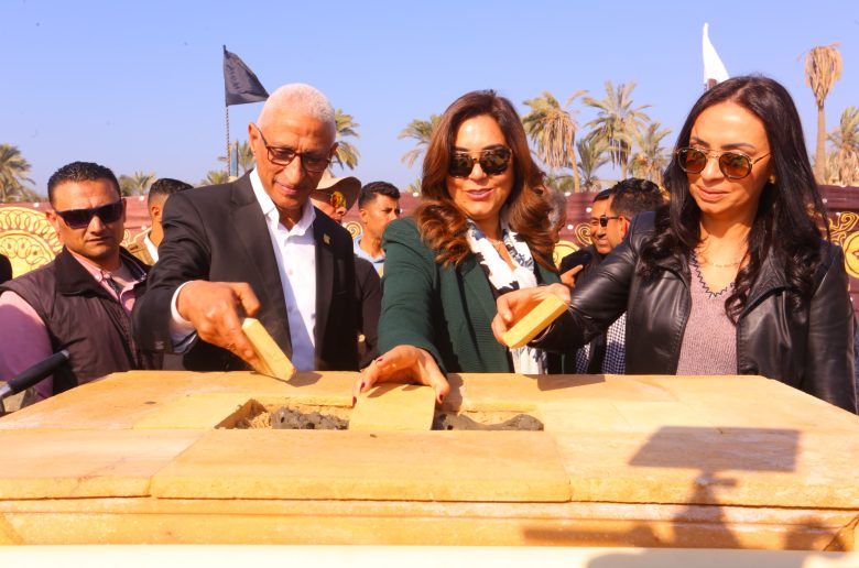 وزيرتا التضامن والتنمية المحلية تضعان حجر أساس سوق مركزي وأرض معارض بالعريش