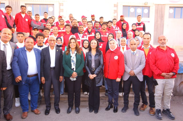 وزيرة التضامن تتفقد المركز اللوجستي والمخزن الجمركي للهلال الأحمر بالعريش