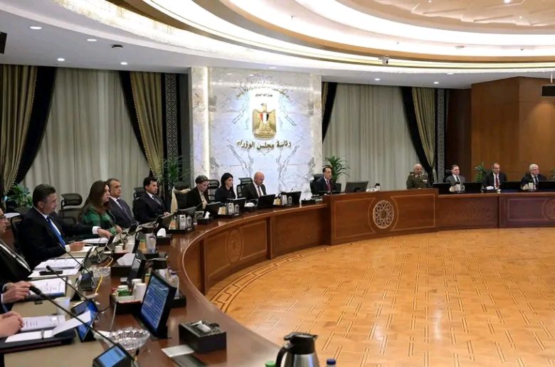 مجلس الوزراء يناقش مسودة مشروع قانون «المناطق المركزية للمال والأعمال»