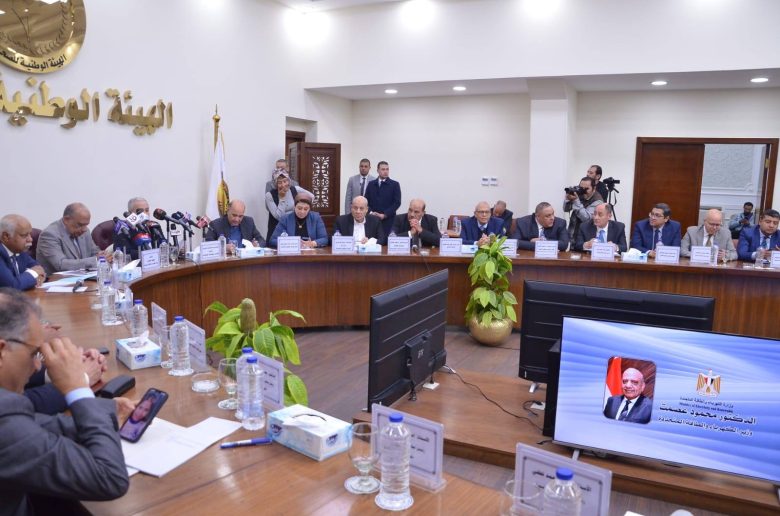 وزير الكهرباء خلال اللقاء