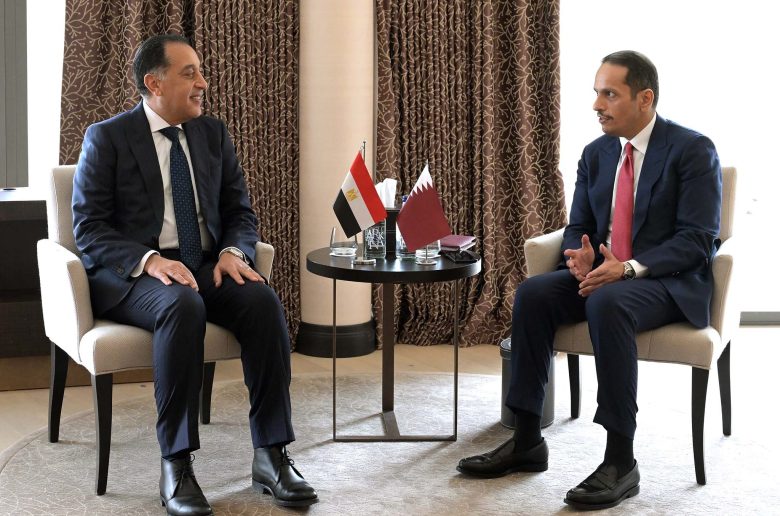 جانب من لقاء رئيس الوزراء مع نظيره القطري