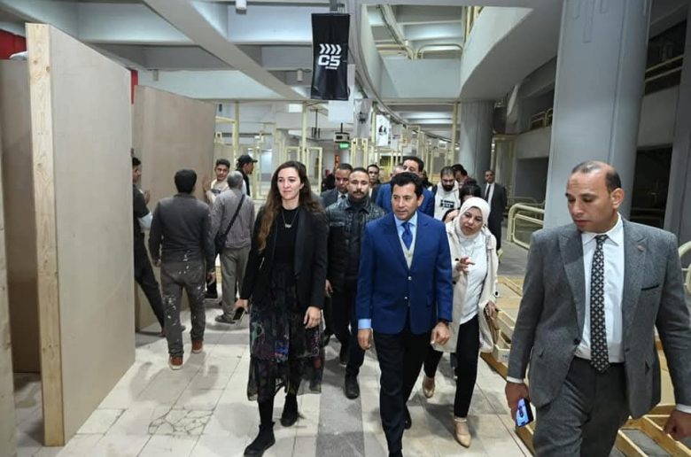 وزير الشباب يتفقد استعدادات إقامة معرض «بيزنس يا شباب»