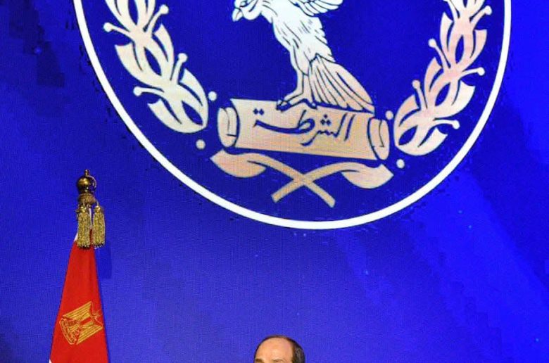 الرئيس السيسي: حل المشكلة الاقتصادية تقليل فاتورة الاستيراد وتقليل الطلبات بالدولار