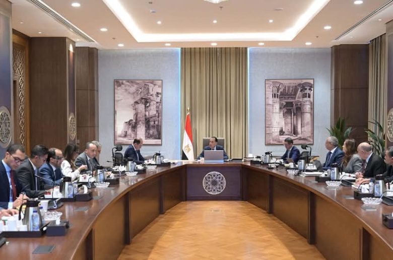 رئيس الوزراء يتابع إجراءات تقليل زمن الافراج الجمركي عن البضائع والسلع