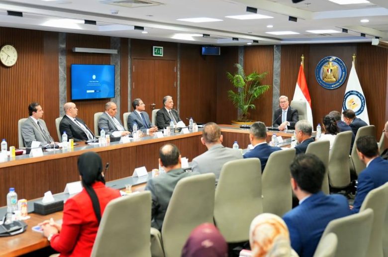 اجتماع شركة بدر الدين للبترول