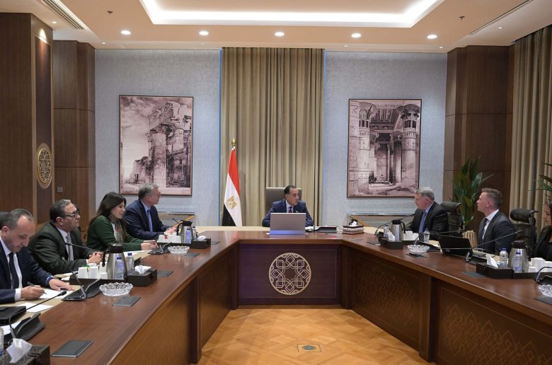 جانب من لقاء رئيس الوزراء وممثلي الشركة