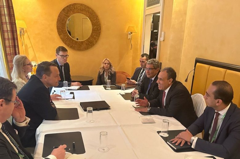 وزير الخارجية والهجرة