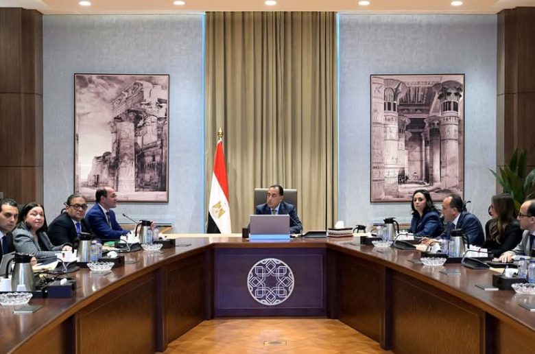 رئيس الوزراء يناقش مقترحات حزمة الحماية الاجتماعية التي كلف بها «الرئيس»
