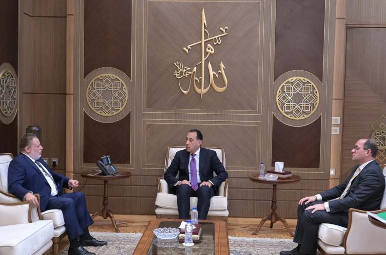 رئيس الوزراء يستعرض جهود التنسيق مع البنك المركزي لإتاحة الاعتمادات المالية