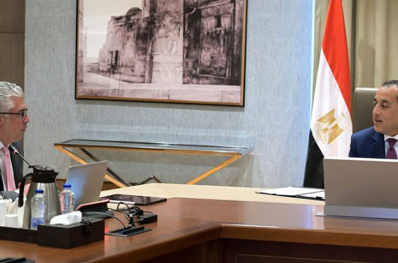 رئيس الوزراء يتابع مع رئيس «اقتصادية قناة السويس» عددا من ملفات العمل