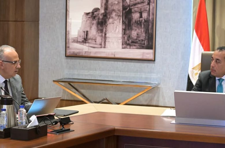 رئيس الوزراء يتابع مع وزير الموارد المائية والري عددا من ملفات عمل الوزارة