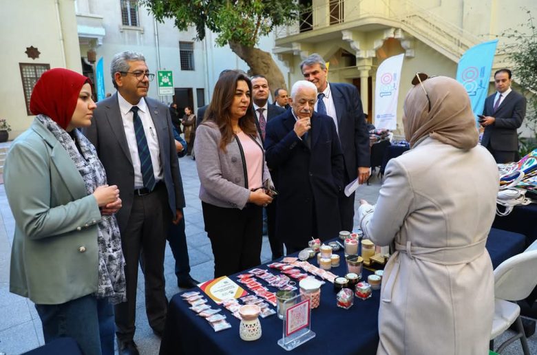 وزيرة التنمية المحلية تفتتح معرض «أيادي مصر» بمقر الجامعة الأمريكية بالتحرير
