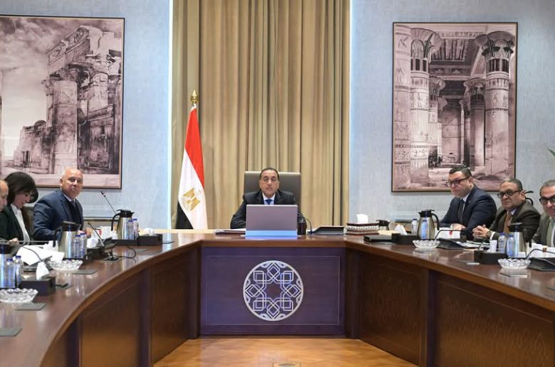 رئيس الوزراء يتابع المراحل المتبقية لمشروع القطار الكهربائي الخفيف بشرق القاهرة