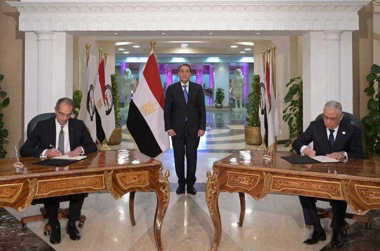 جهاز تنظيم الاتصالات والنيابة العامة يوقعان بروتوكول تعاون بحضور رئيس الوزراء