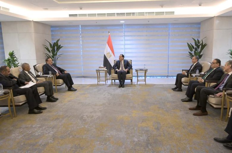 رئيس الوزراء يؤكد دعم مصر الثابت للسودان ومؤسساته الوطنية