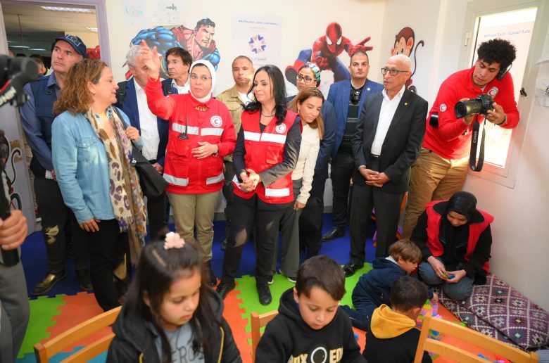 وزير الصحة ووزيرة التضامن يتفقدان مستشفى العريش للاطمئنان على مصابي غزة