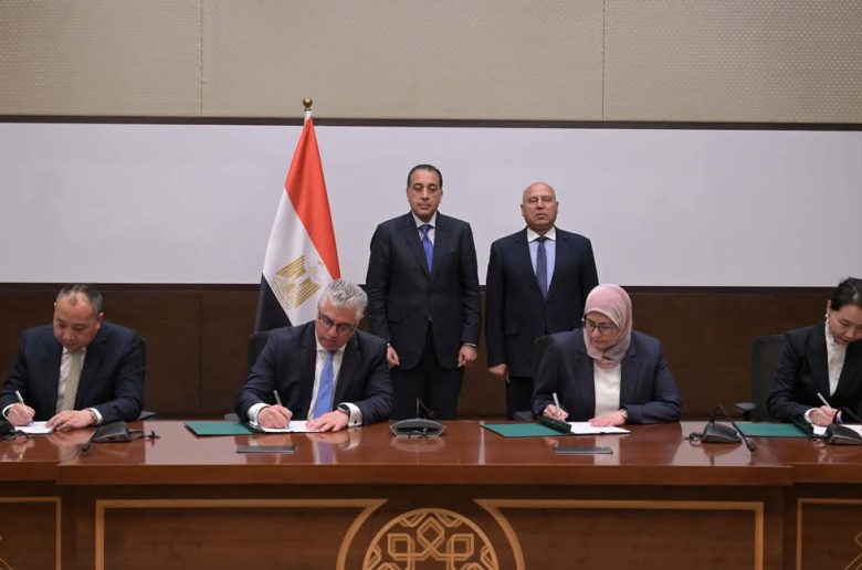 رئيس الوزراء يشهد توقيع عقد إنشاء مجمع شين فينج المتكامل للصناعات المعدنية