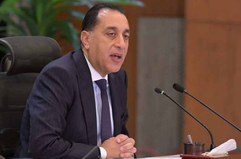 رئيس الوزراء: زيادات المواد البترولية متدرجة والسولار سيظل مدعما