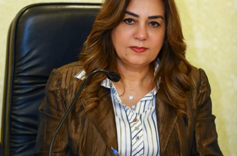 وزيرة التنمية المحلية تتلقى تقريرا حول جهود متابعة منظومة المتغيرات المكانية