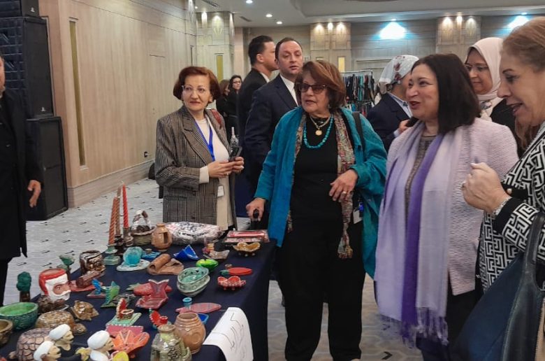 نائبة وزيرة التضامن تفتتح السوق الخيري السنوي لجمعية الشابات المسيحية