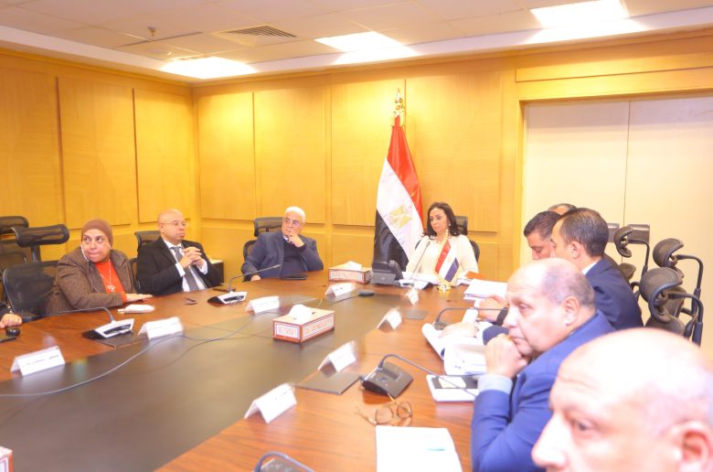 وزيرة التضامن تناقش مشروع قانون تنمية موارد صندوق نظام تأمين الأسرة