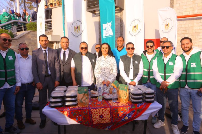 وزيرة التضامن تتفقد حفل إفطار «مصر الخير»  بممشى أهل مصر