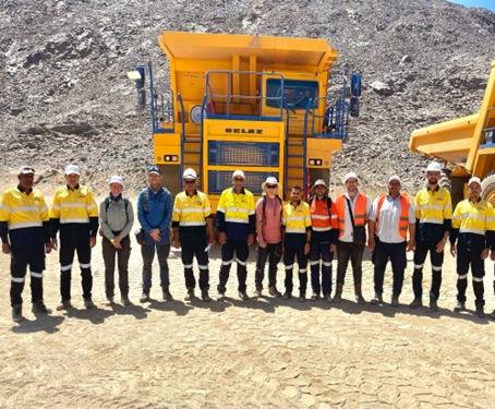 جانب من زيارة الشركة