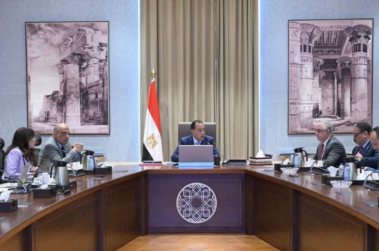 رئيس الوزراء يتابع موقف مشروعات إنتاج الهيدروجين الأخضر