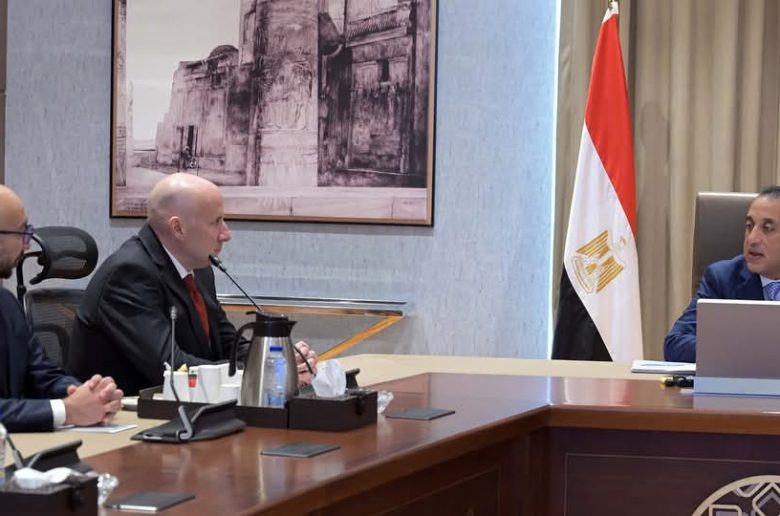 رئيس الوزراء يبحث سبل التعاون مع رئيس مجلس إدارة مجموعة «4iG» المجرية