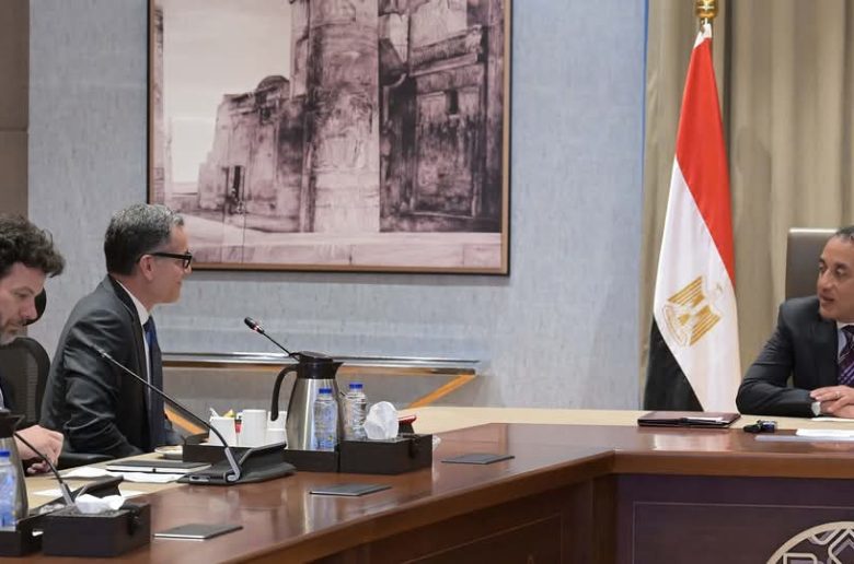 رئيس الوزراء يلتقي الرئيس التنفيذي لمتاجر «أمازون» لبحث فرص التوسع بمصر