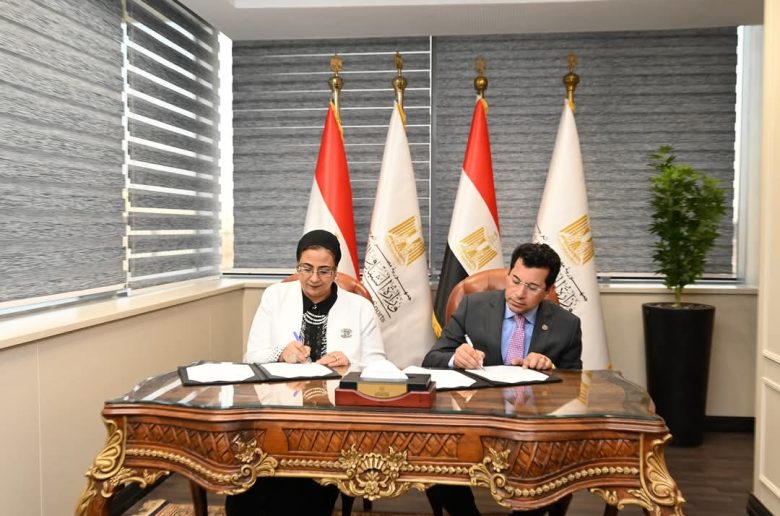 وزير الشباب يوقع بروتوكول تعاون مع المجلس القومي للمرأة
