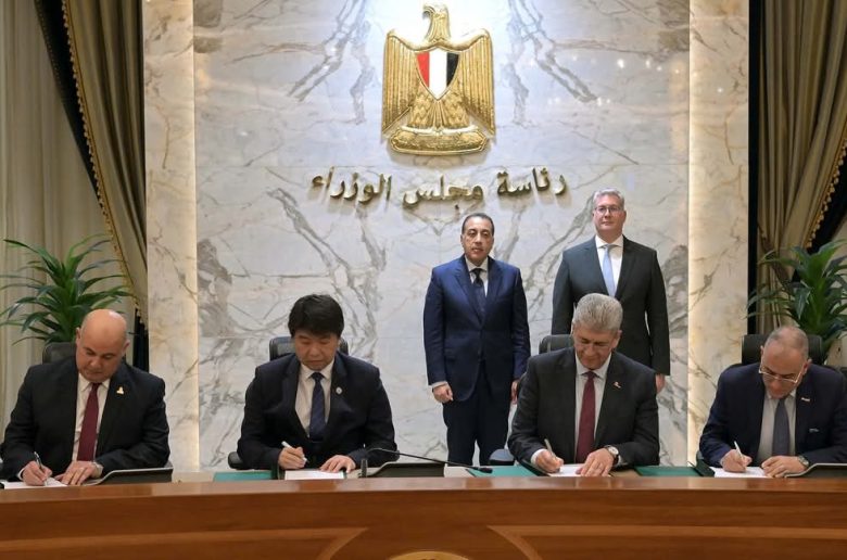 رئيس الوزراء يشهد توقيع حزمة من العقود الخاصة بمقاول الائتلاف المصري الصيني