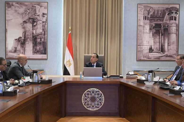 رئيس الوزراء يناقش إشراك القطاع الخاص في إدارة وتشغيل المدارس الفنية الزراعية