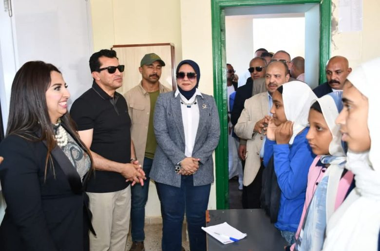 وزير الشباب يتفقد تنفيذ فعاليات القوافل التعليمية بمدرسة سعد أبو ريده بشلاتين 