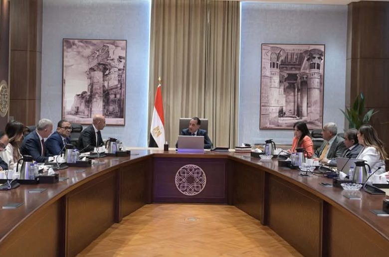 رئيس الوزراء يبحث تعزيز الشراكة مع القطاع الخاص بملف المدارس الفنية المتخصصة