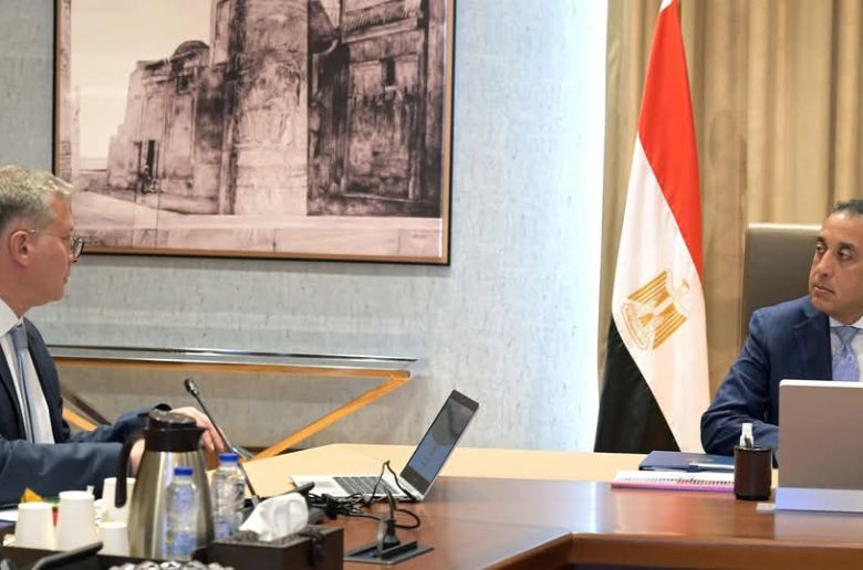 رئيس الوزراء يؤكد اهتمام الدولة بقطاع البترول والحرص على إتاحة المزيد المحفزات والتيسيرات للمستثمرين 