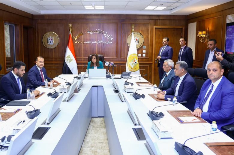 وزيرة التنمية المحلية توجه باتخاذ التدابير الاحترازية حتي انتهاء موجة الطقس الحالية 