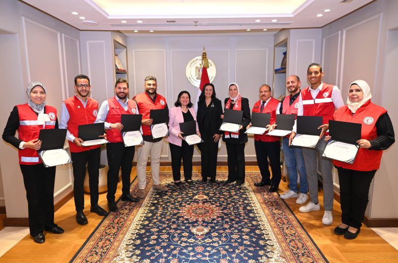 وزيرة التضامن تكرم فرق عمل حملات ومراكز الإطعام خلال «رمضان»