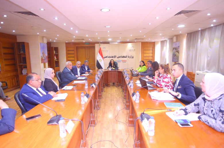 وزيرة التضامن تترأس اجتماع مجلس إدارة صندوق دعم الصناعات الريفية والبيئية